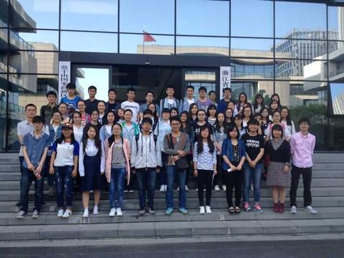 sm调教
遥感地学系师生参观浙江省地理信息产业园