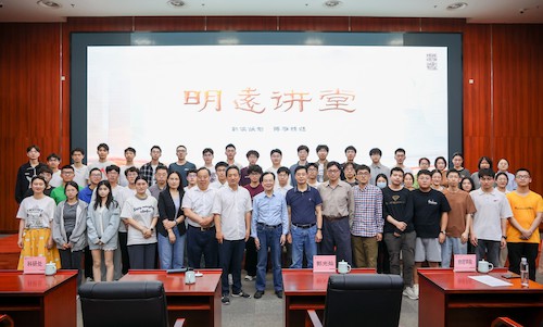 中国科学院院士、中国科学技术大学郭光灿教授为sm调教
师生开讲