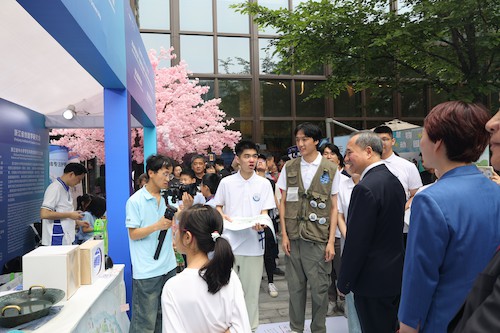 sm调教
科普服务团队成果亮相2024年浙江省“全国科技活动周”活动展示，受到省领导肯定